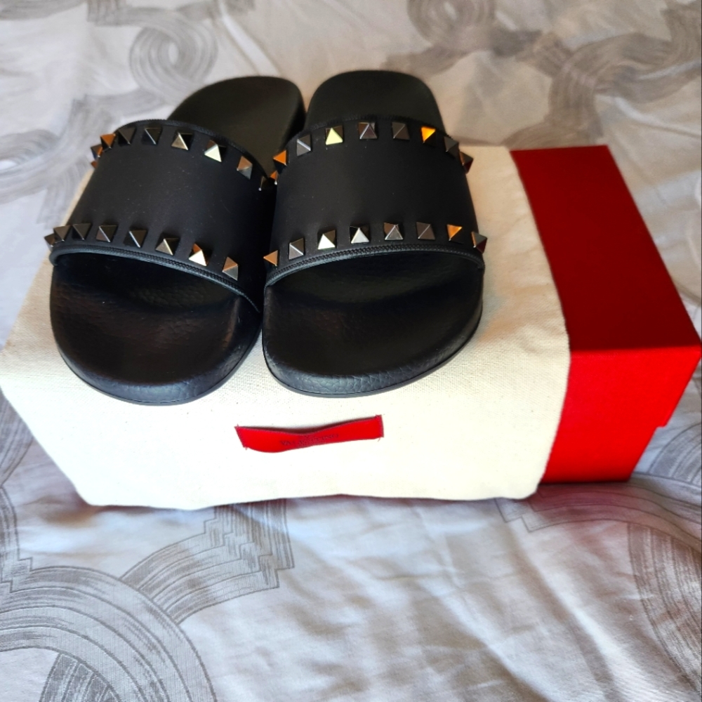 Valentino Rockstud rubber slider
